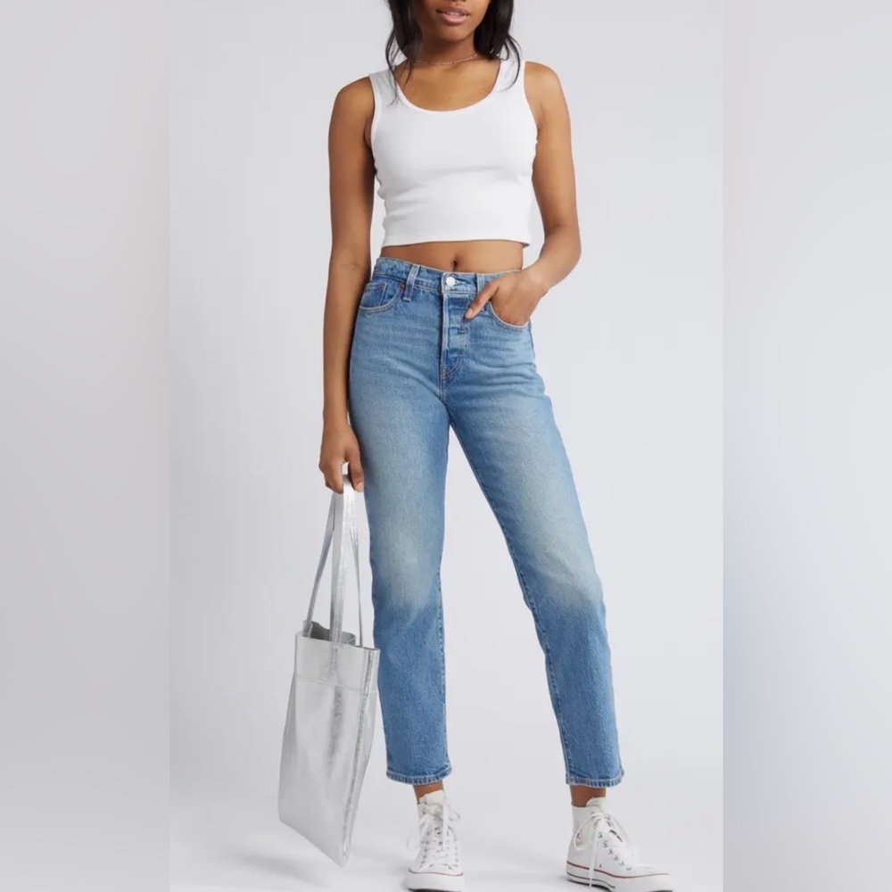 ✨💙 Levi’s Wedgie Straight Jeans Size 29/8 – Barely Worn 💙✨